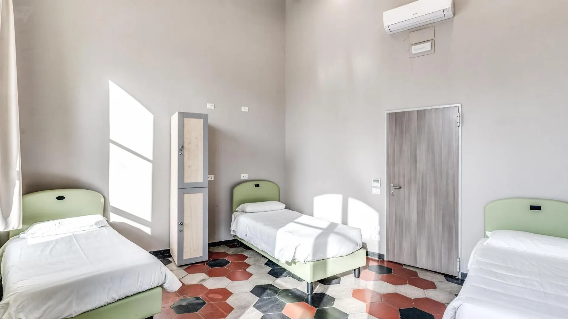 Hostel Borgo Ripa Urban Travel Rom 0*,  Italien